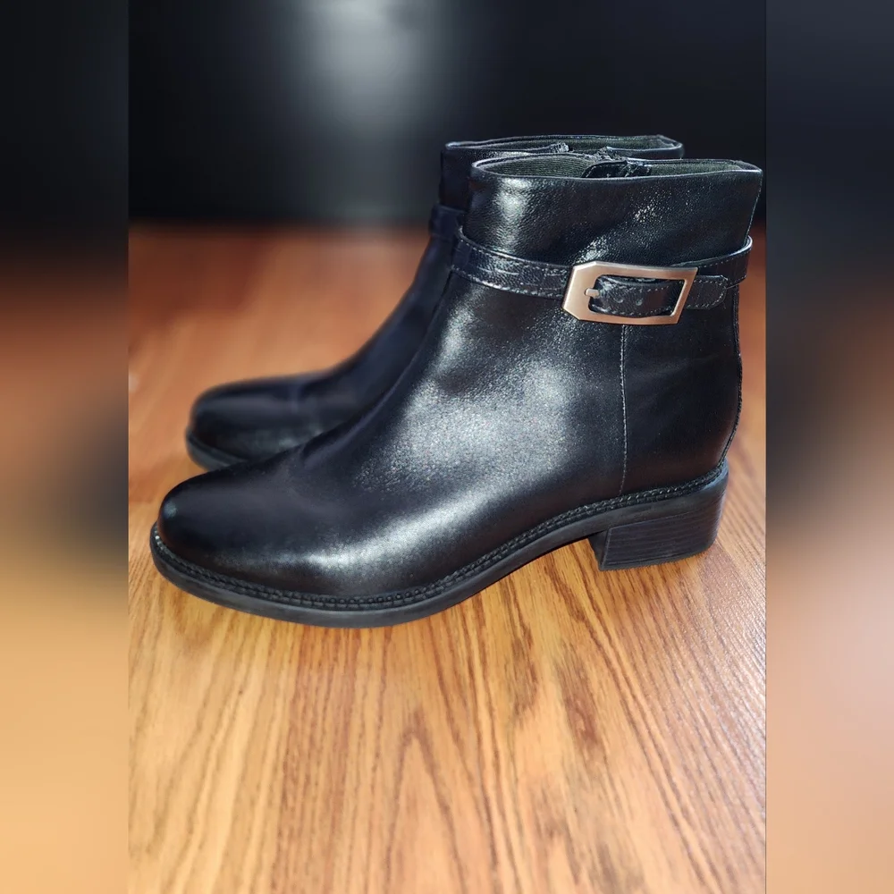 Clarks Maye Grace Bootie size 9.5